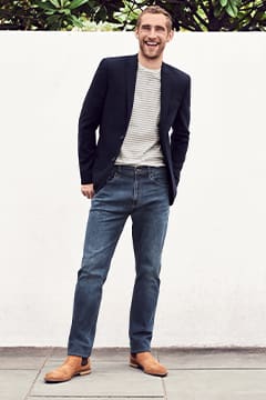 Man wearing tapered fit jeans
