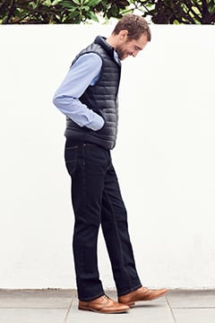 Man wearing regular fit jeans