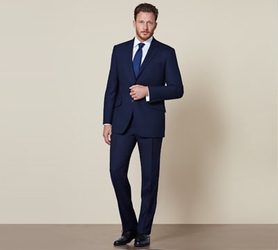 Man wearing regular suit