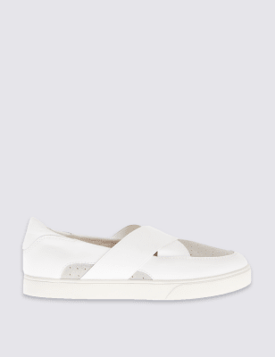black pull on trainers