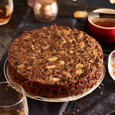 M&S Collection Rich Fruit Cake 907g