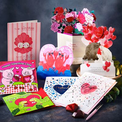 30 Romantic Valentine's Day Table Decor Ideas - Hike n Dip