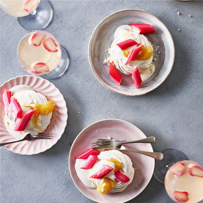 Mini meringue nests with lemon curd, cream and rhubarb
