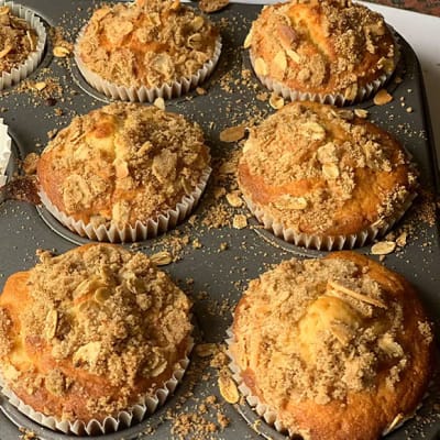 Apple crumble muffins