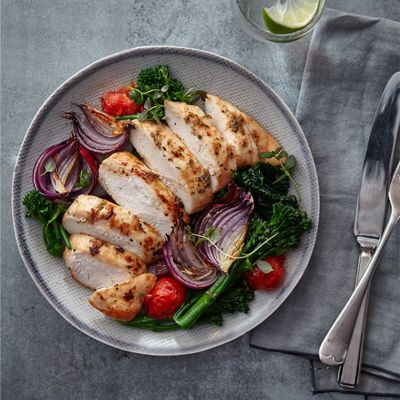 Chicken breast fillets with colourful vegetables
