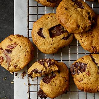 Chocolate, pecan and spice cookies