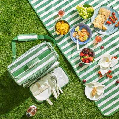 white picnic rug