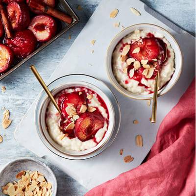 Rice pudding with plum compote 