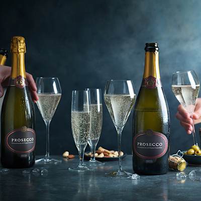 Bottles and glasses of prosecco