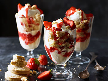Strawberry sundaes