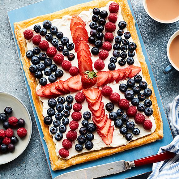 A berry tart with a Union Jack design