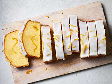 Lemon drizzle cake