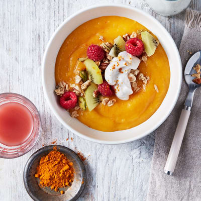 Smoothie bowl topped with fresh fruit