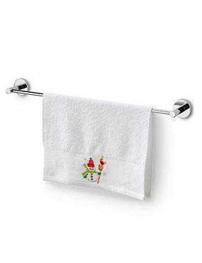 2 Christmas Design Guest Pack Towels Image 2 of 3