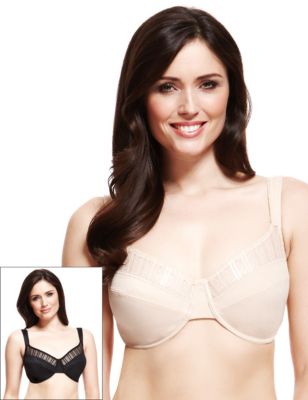 Trellis Lingerie Gift Set - 1 Padded Bra and 2 Shorts in a Gift