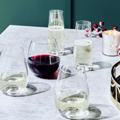 Use these modern stemless glasses for your Christmas drinks this festive season