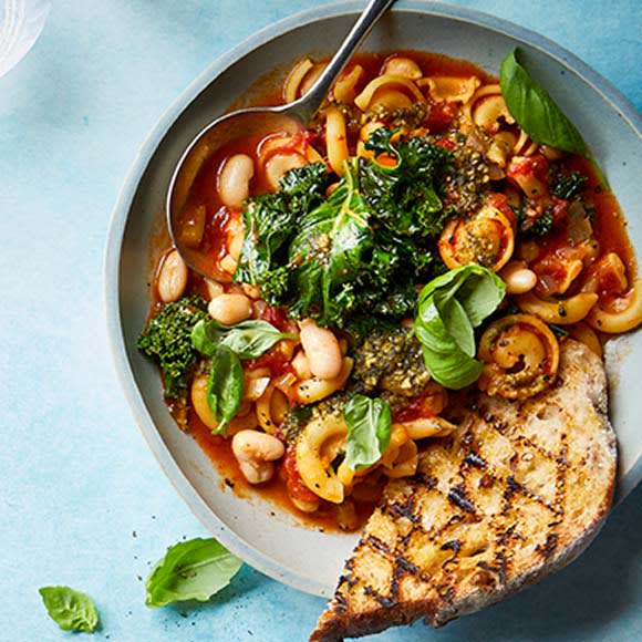 Spicy pasta and cannellini bean stew