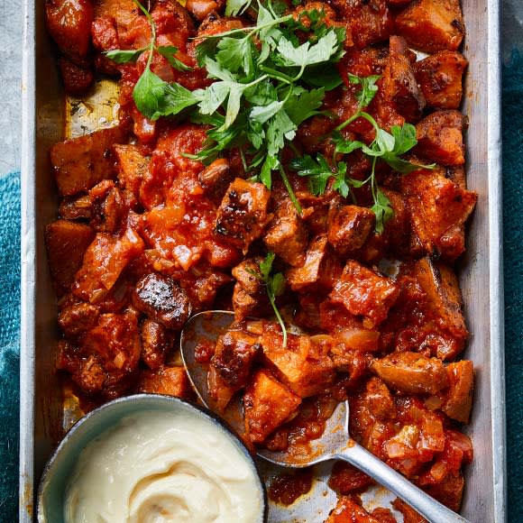 Smoky vegan patatas bravas