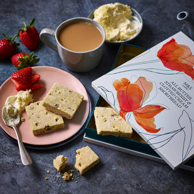 All-butter strawberries and clotted cream shortbread