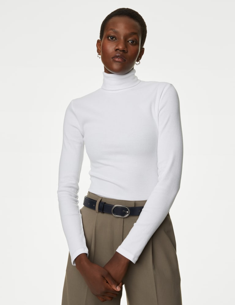 Ribbed high clearance neck top