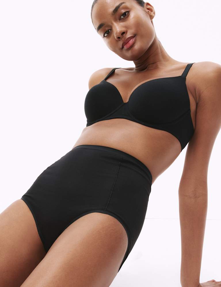 Wonderbra Firm Control Full Brief Panty : : Clothing, Shoes &  Accessories