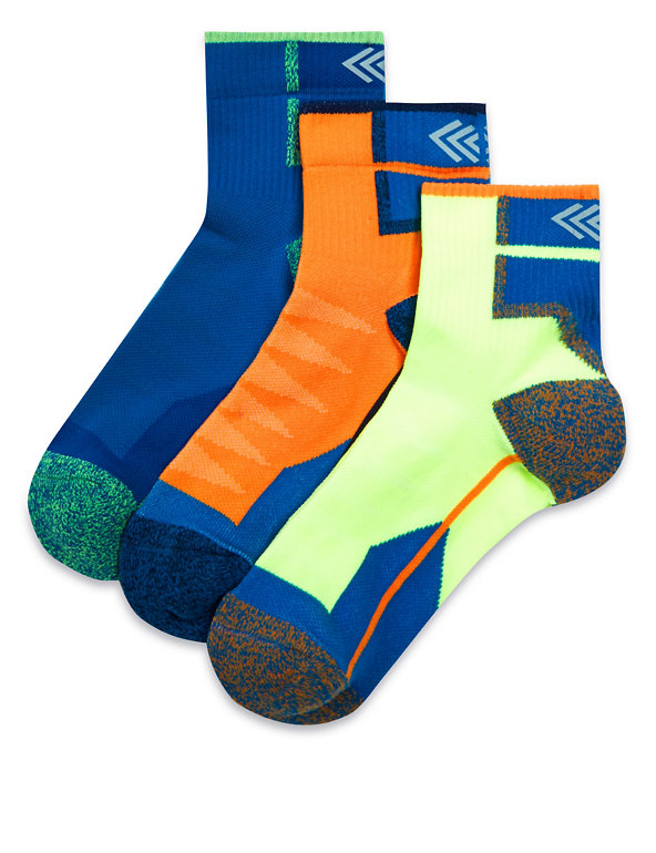 3 Pairs of Freshfeet™ Ankle Socks  (5-14 Years) Image 1 of 1