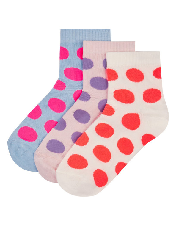 3 Pairs of Freshfeet™ Spotted Socks with Silver Technology (5-14 Years) Image 1 of 1
