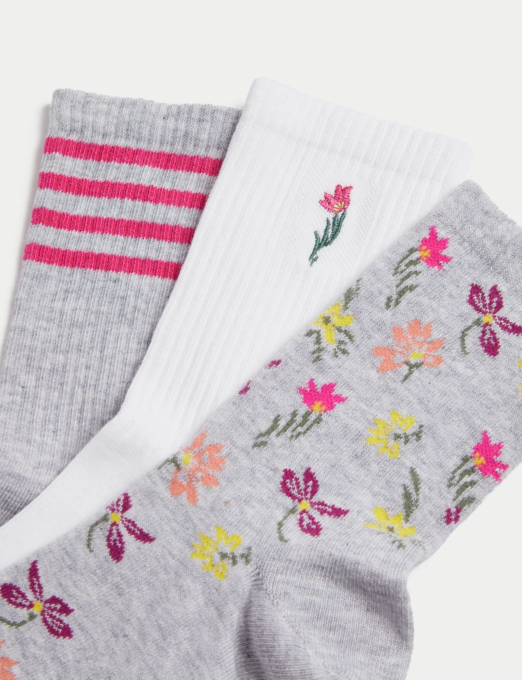 3pk Cotton Blend Floral Ankle High Socks 2 of 2