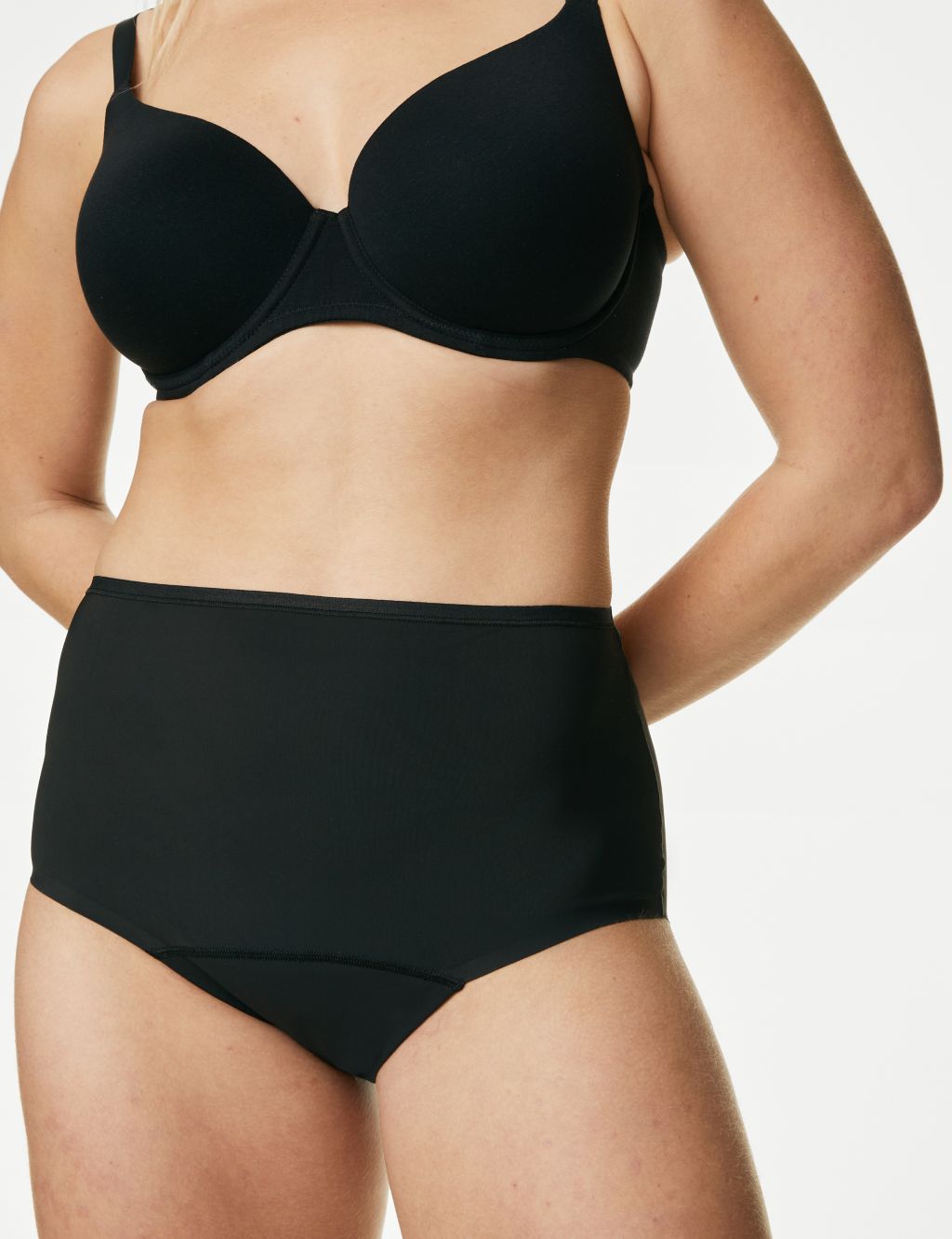 Shoppers heap praise on M&S for 'powerful' photograph of 'real' models in  new inclusive underwear range