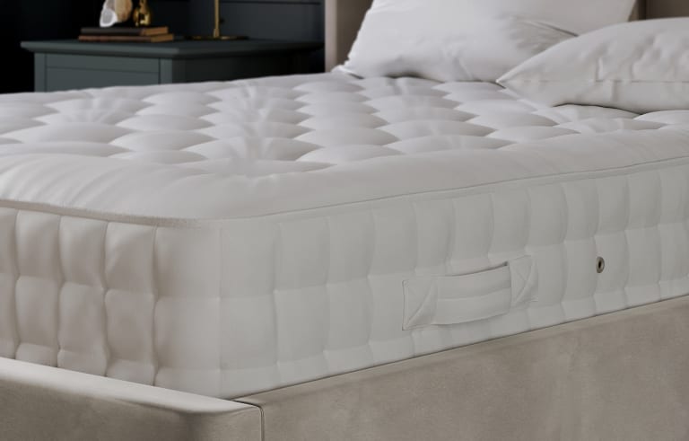 4400 Luxury British Wool Pocket Spring Medium Mattress 4 of 5