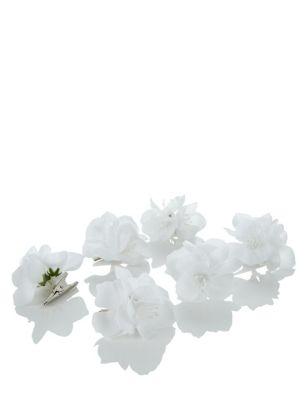 6 White Clip-On Flowers Christmas Decorations Image 1 of 1