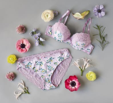 Pretty floral bra and briefs set in lilac