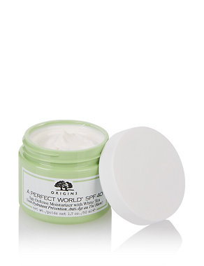 A Perfect World™ Moisturizer with White Tea SPF40 50ml Image 2 of 3