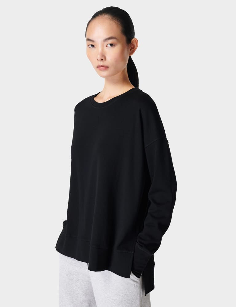 BREATHE EASY TECH POCKET CREW NECK SWEATSHIRT