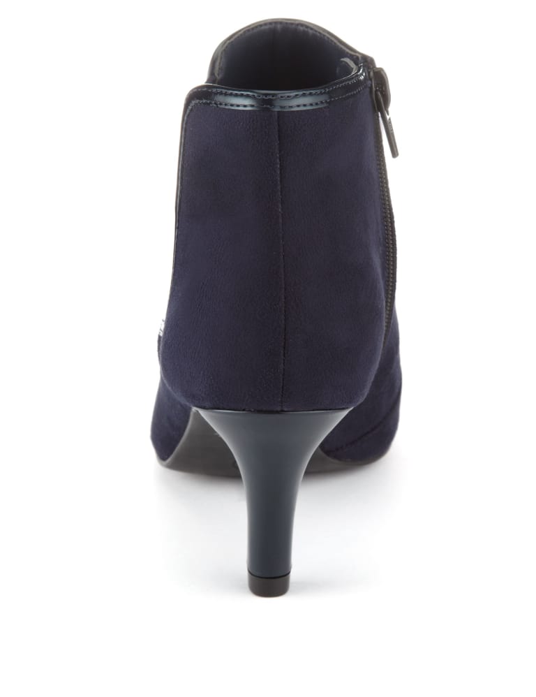 Almond toe chelsea boots discount
