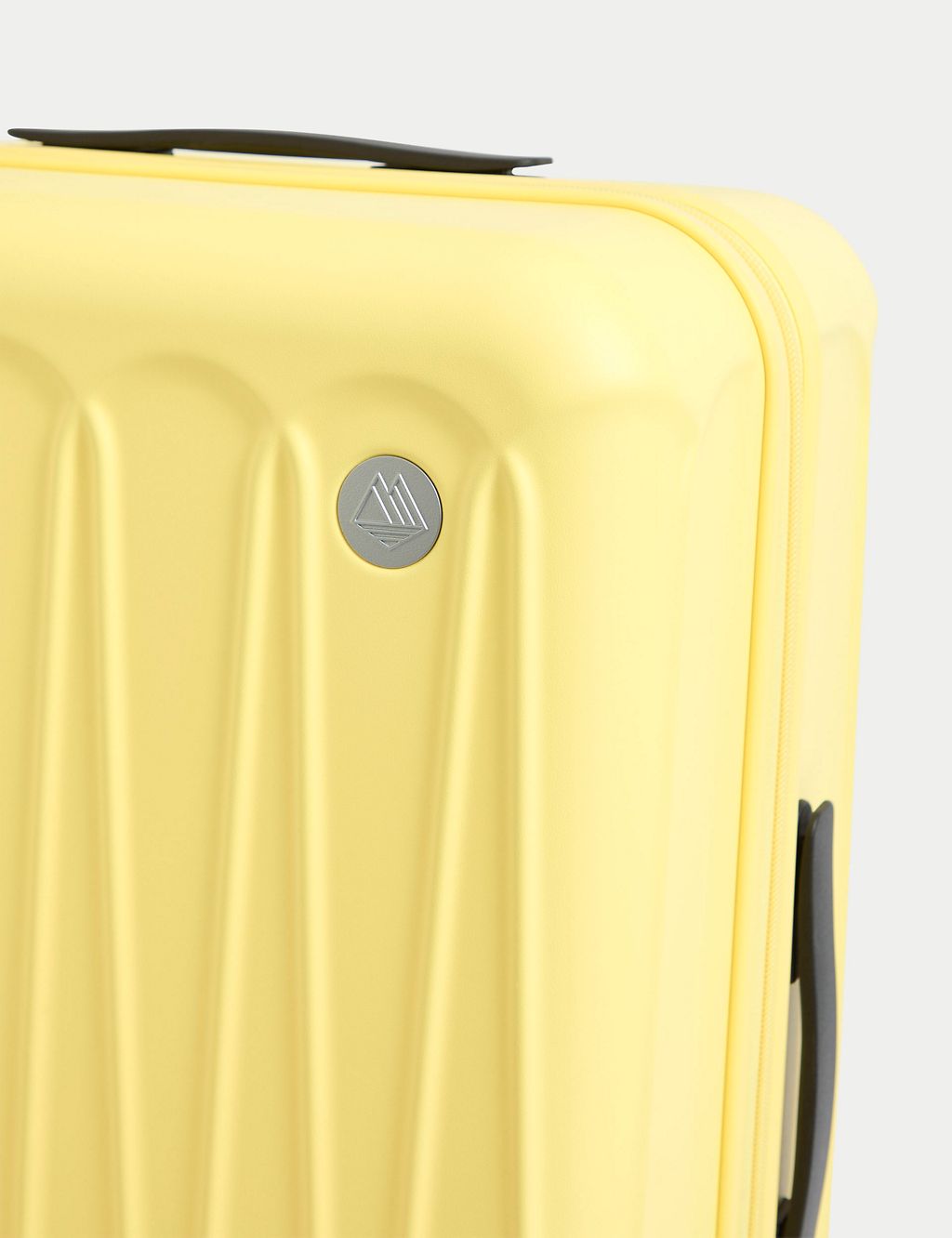 Amalfi 4 Wheel Hard Shell Medium Suitcase 7 of 10