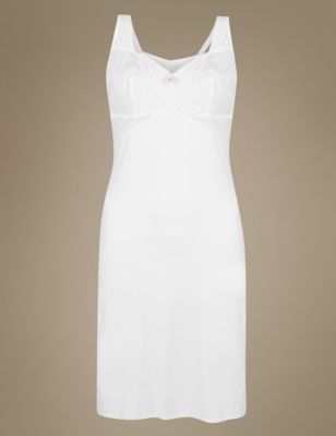 Amelie Lace Slip with Cool Comfort™ Technology Image 2 of 3