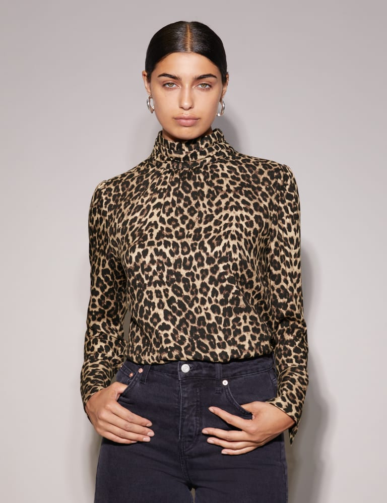 LEOPARD PRINT TOP