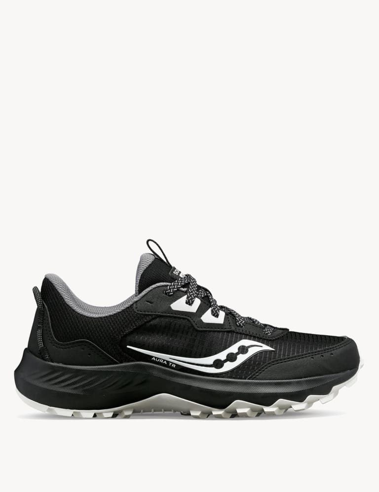 Black saucony 2025 trainers