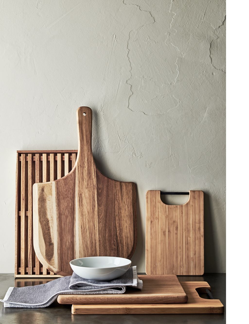 Bamboo Chopping Board with Silicon Rod Handle 2 of 3