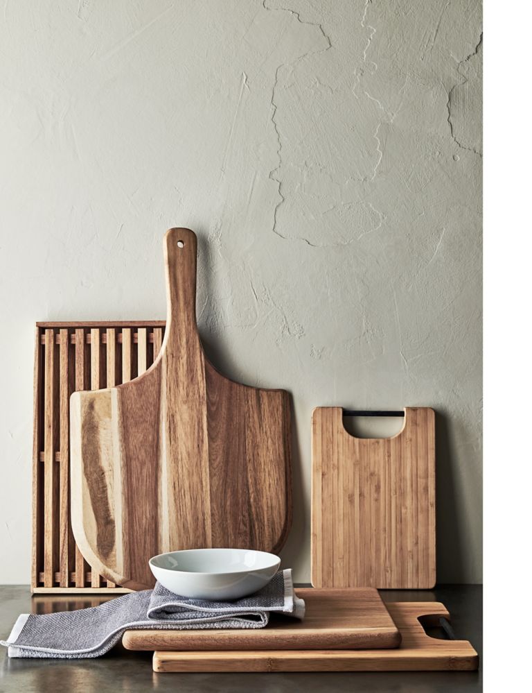 Bamboo Chopping Board with Silicon Rod Handle 3 of 3