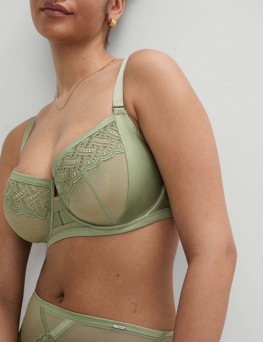 Belize Embroidery Wired Minimiser Bra (C-G) 2 of 7