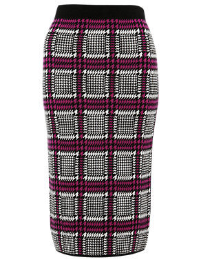 Best of British Pure Merino Wool Houndstooth Print Knitted Pencil Skirt Image 2 of 6