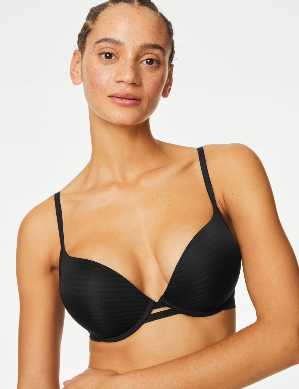 M&S limited collection non padded push-up bra Available in size 36D  🔥🔥🔥🔥 I loveeeeee this,like the fit is just perfect PRICE:…