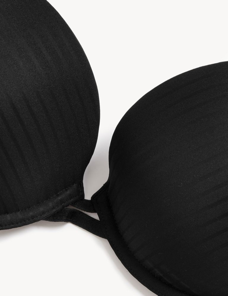 Push-up bra with adjustable shoulder straps<br>Briefs <br>Customised with  contrasting EA7 logo