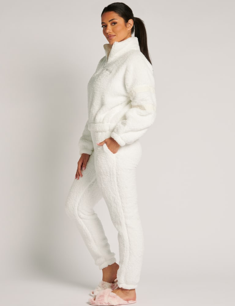 White fluffy hot sale loungewear set