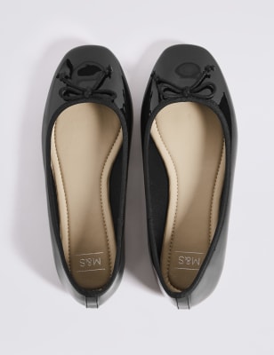 sandals for traditional wear