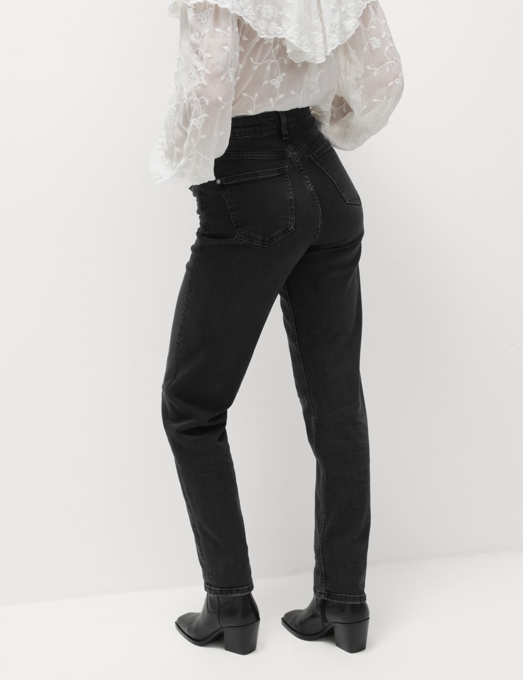 BOYFRIEND TAPERED JEANS (ANKLE LENGTH)