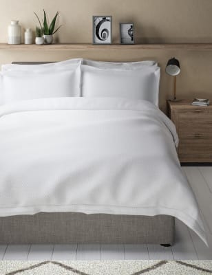 White double store bedding set