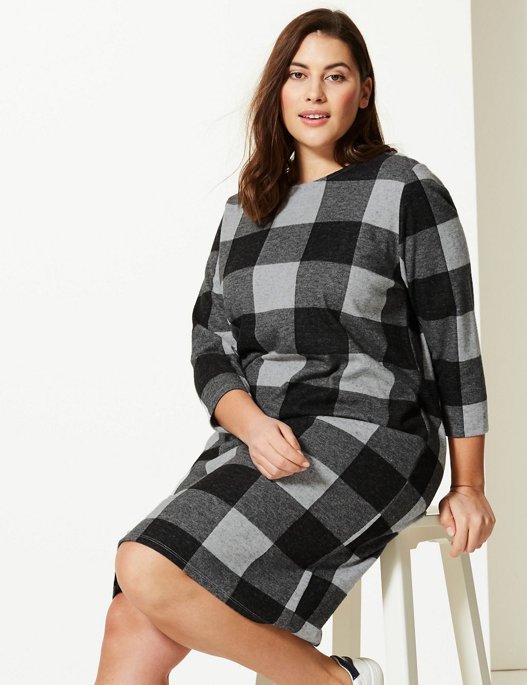 CURVE Checked 3/4 Sleeve Shift Dress 2 of 4